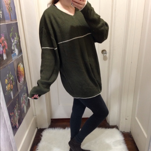 Forest green sweater - Picture 5 of 5